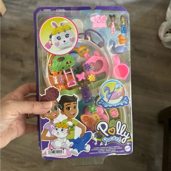 Other - 2022 Polly pocket set of Flower Garden Playset